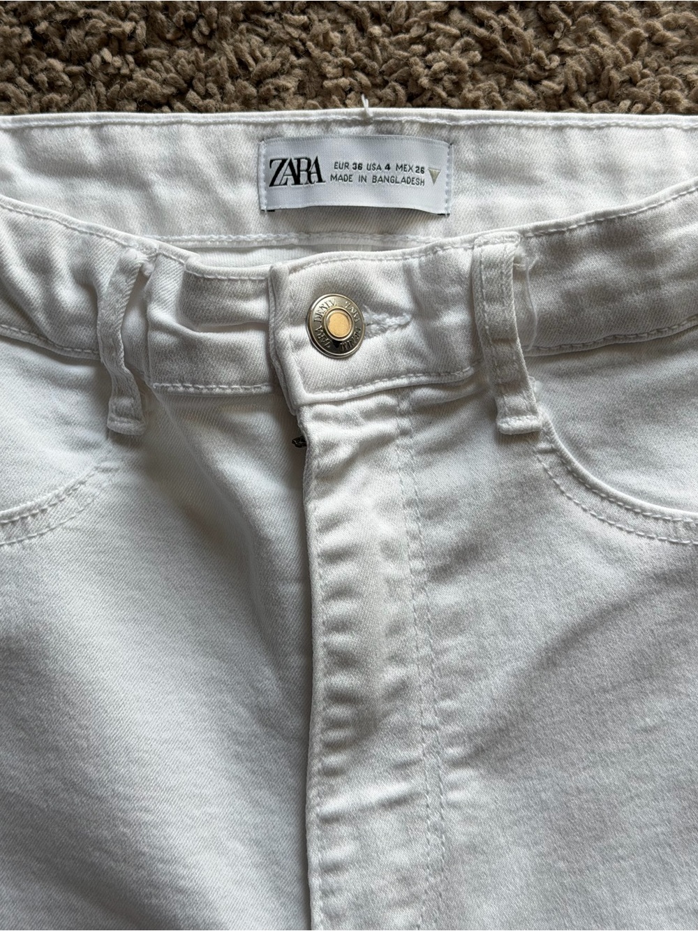 Zara White High-Rise Jeans with Silver-Gold Button - Picture 5 of 5